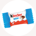 En fargerik sjokoladeinnpakning fra Kinder Mini med blå kant.