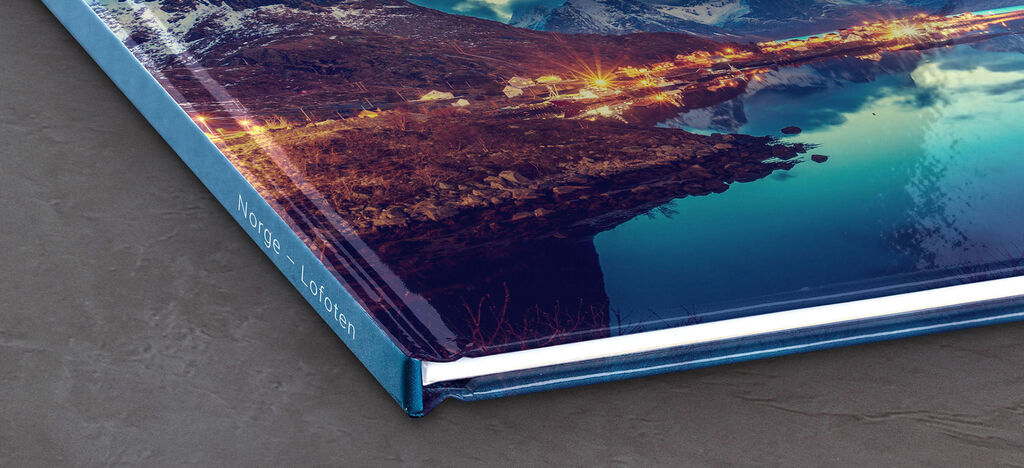 Et CEWE Fotobok med vakker landskapsbeskrivelse på omslaget.